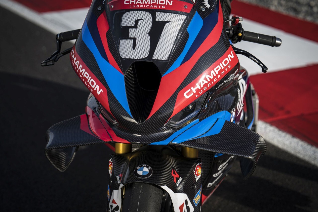 DueruoteTG #238 - Abbiamo guidato in pista la BMW che corre in SBK! 